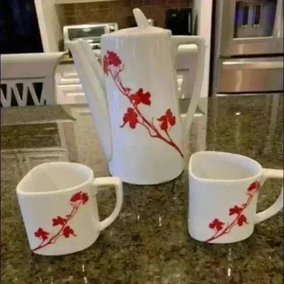 Marla Dawn Two-Spout, 2 Quart Teapot with two mugs - Picture 3 of 7